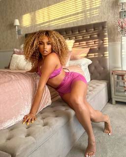 Suzette James feet photo 13