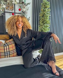 Suzette James feet photo 11