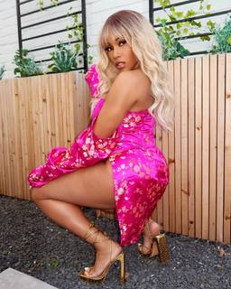 Suzette James feet photo 9