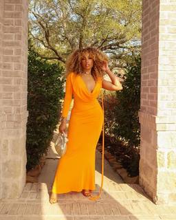 Suzette James feet photo 9