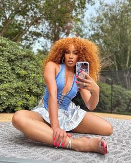 Suzette James feet photo 1