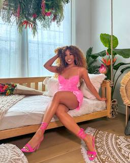 Suzette James feet photo 6