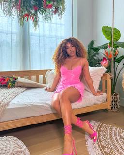 Suzette James feet photo 4