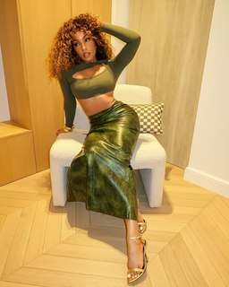 Suzette James feet photo 11