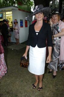 Suzi Perry feet photo thumbnail