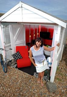 Suzi Perry feet photo thumbnail