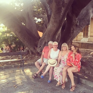 Suzi Perry feet photo thumbnail