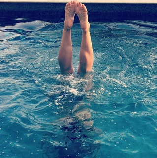 Suzi Perry feet photo thumbnail