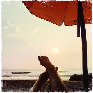 Suzi Perry feet photo thumbnail