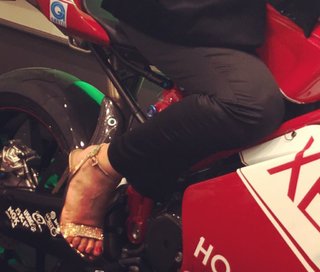 Suzi Perry feet photo thumbnail