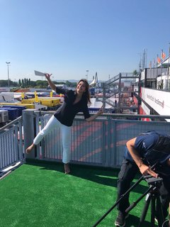 Suzi Perry feet photo thumbnail