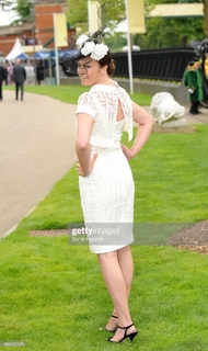 Suzi Perry feet photo thumbnail