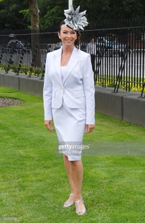 Suzi Perry feet photo thumbnail