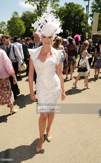 Suzi Perry feet photo thumbnail