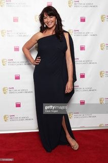 Suzi Perry feet photo thumbnail