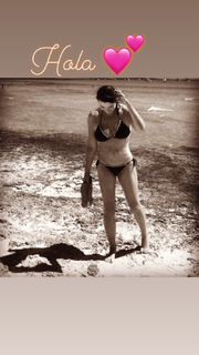 Suzi Perry feet photo thumbnail