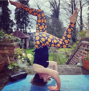 Suzi Perry feet photo thumbnail