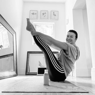 Suzi Perry feet photo thumbnail