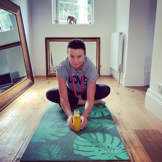 Suzi Perry feet photo thumbnail