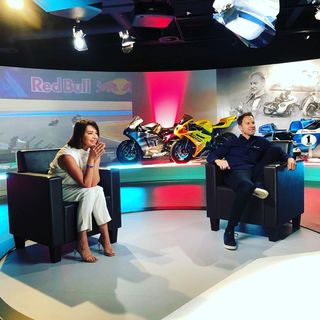 Suzi Perry feet photo thumbnail