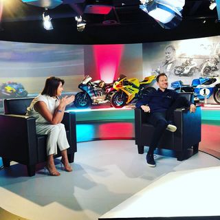 Suzi Perry feet photo thumbnail