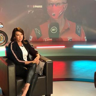 Suzi Perry feet photo thumbnail