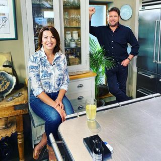 Suzi Perry feet photo thumbnail