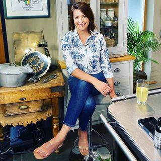 Suzi Perry feet photo thumbnail