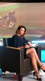 Suzi Perry feet photo thumbnail
