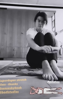 Suzi Perry feet photo thumbnail