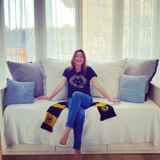 Suzi Perry feet photo thumbnail