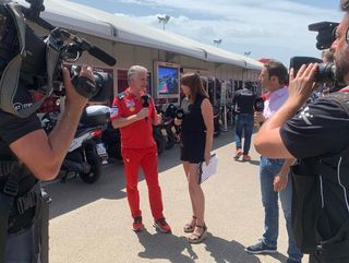 Suzi Perry feet photo thumbnail