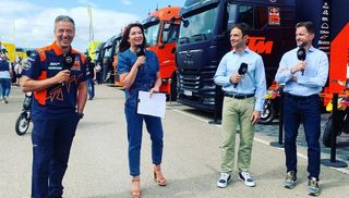 Suzi Perry feet photo thumbnail