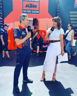 Suzi Perry feet photo thumbnail