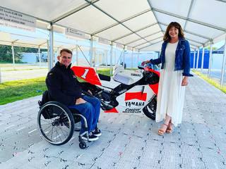 Suzi Perry feet photo thumbnail