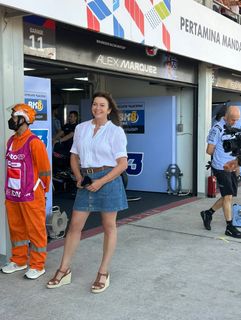 Suzi Perry feet photo thumbnail