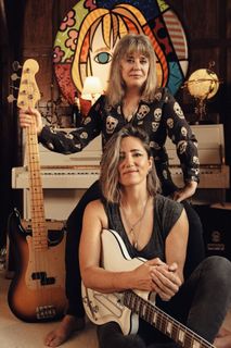 Suzi Quatro feet photo 7