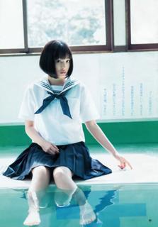 Suzu Hirose feet photo 14