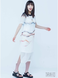 Suzu Hirose feet photo 2
