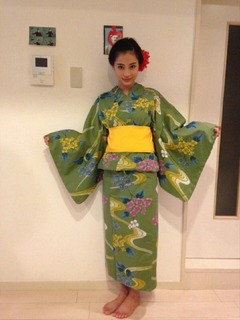 Suzu Hirose feet photo 15