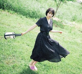 Suzu Hirose feet photo 5