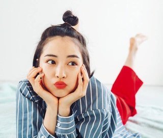 Suzu Hirose feet photo 3