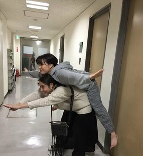 Suzu Hirose feet photo 16