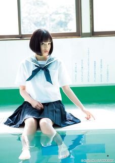 Suzu Hirose feet photo 13