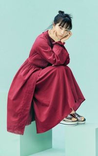 Suzu Hirose feet photo 11