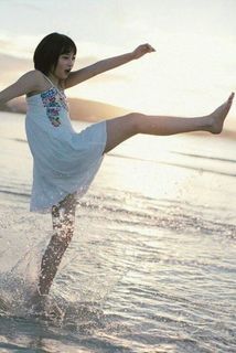 Suzu Hirose feet photo 9