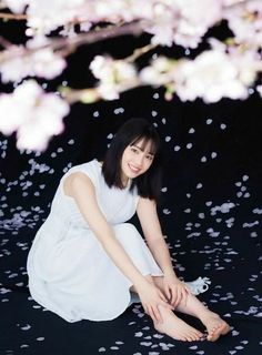 Suzu Hirose feet photo 6