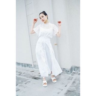 Suzu Hirose feet photo 2
