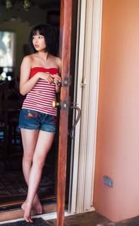 Suzu Hirose feet photo 19