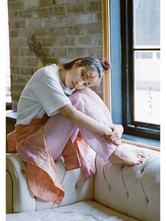 Suzu Hirose feet photo 15